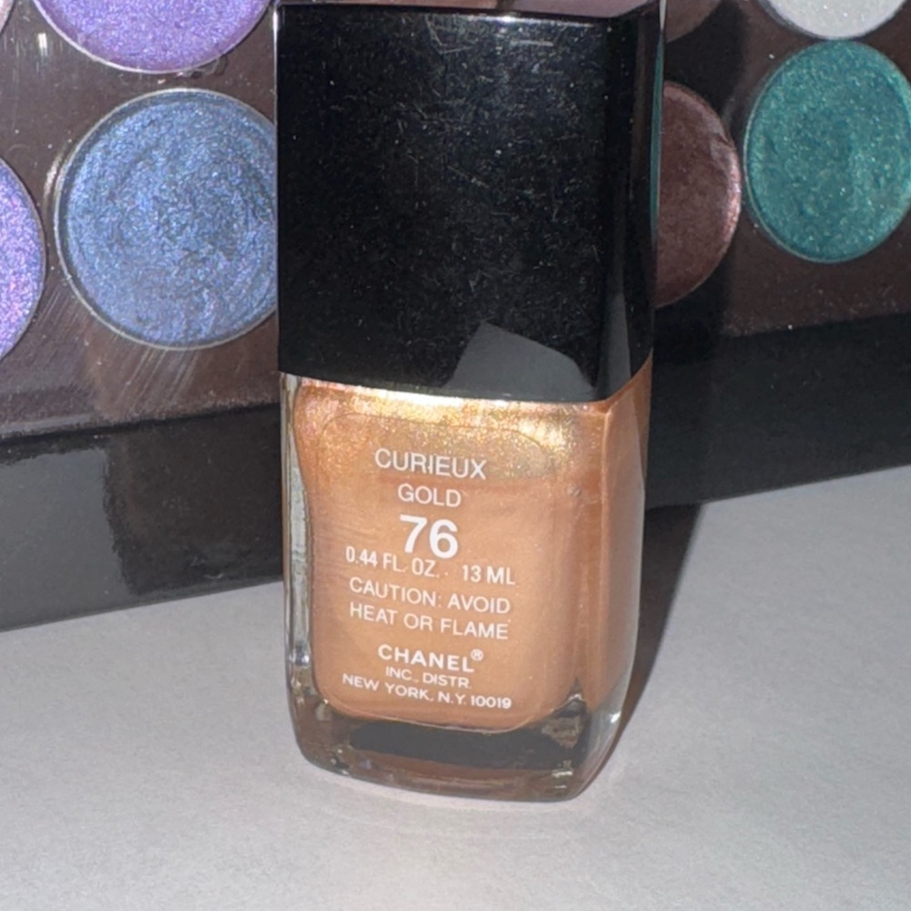 CHANEL Le Vernis Nail Colour - Gold-76 - Picture 2 of 2